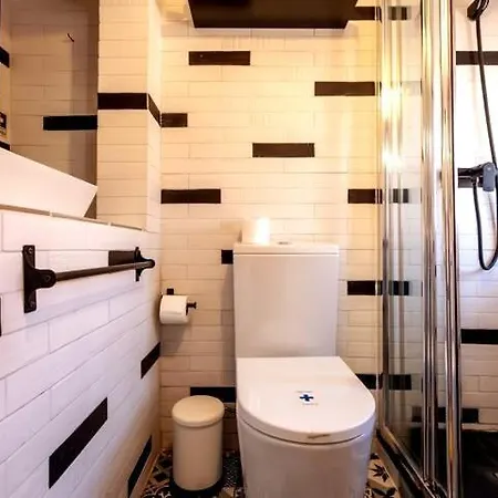 Citadel Crest 2nd Floor 아파트